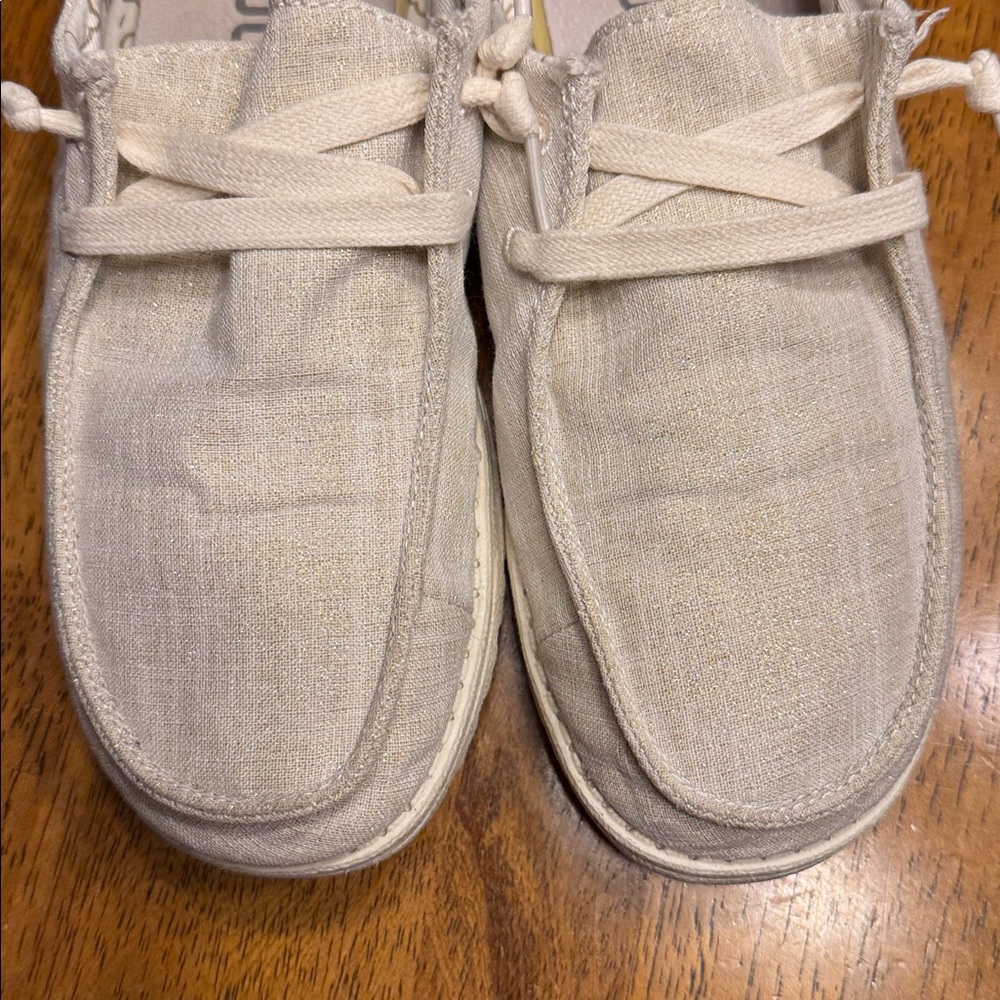 Women’s Hey Dude ‘Wendy sparkling gold’ slip on tan Loafers. Size 9 - Picture 3 of 9